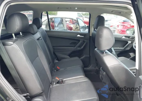 2020 Volkswagen Tiguan 2.0T Se/2.0T Se R-Line Black/2.0T Sel z USA, uszkodzony, nr VIN 3VV3B7AX2LM112829